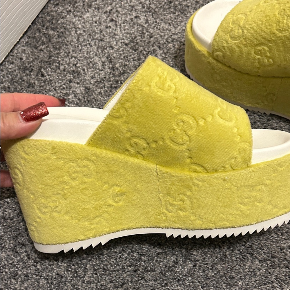 Gucci Vibrant Yellow Platform Slides - Picture 5 of 9